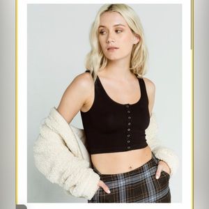 Tilly’s black crop top